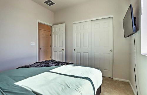 Near Hiking and Biking Trails Townhome with Patio - Foto 22