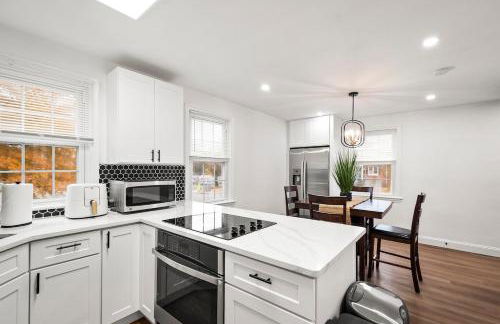 1 min to DC 8 beds sleeps 16 with yard and parking - Foto 30