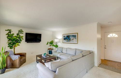 San Diego Condo with Pool Access about 2 Mi to Beach! - Foto 6