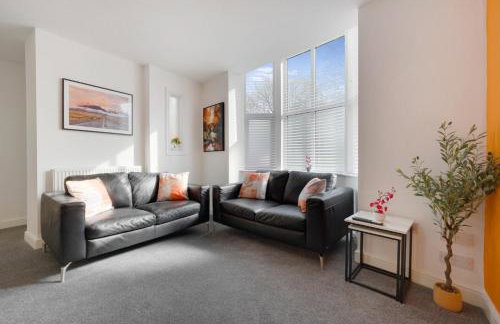 NEW! Stylish 5-Bed Apartment in Stockton-on-tees by Stay With Us, Perfect for Contractors & Large Groups, FREE Parking! - Foto 1