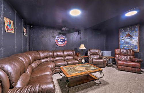 Rustic Escape with Deck, Hot Tub and Mountain Views - Foto 9