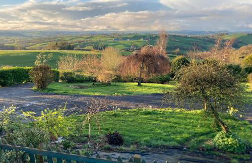 Bryntirion Farmhouse Rooms (with bathroom) - Foto 26