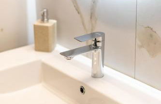 Comfortable 3-Bedroom Seaside Maisonette - Photo 10