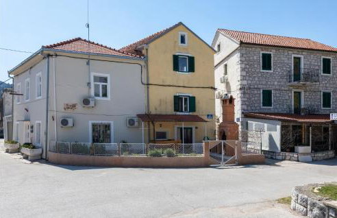 3 Bedroom Amazing Home In Opuzen - Foto 1