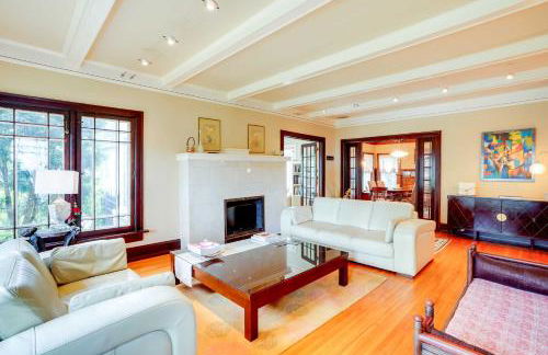 Charming MPLS Home with Patio - Walk to Uptown! - Foto 6