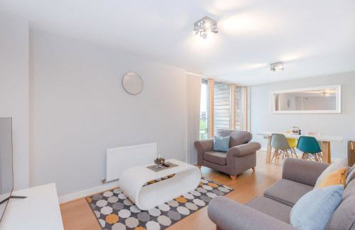 The Vizion serviced apartments from Pincott Properties - free parking, private balcony, and WiFi - Photo 55