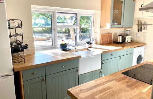 Holly Tree Cottage - 3 bedrooms and large garden with optional glamping double outside - Foto 28