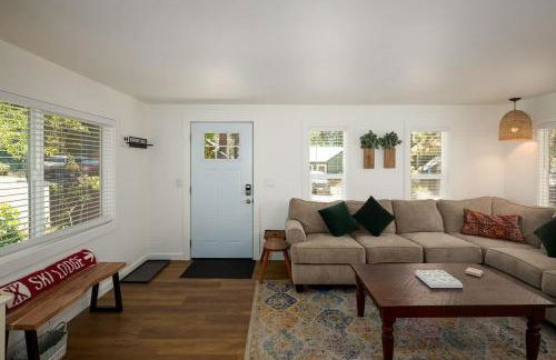 The Brook Ave Bungalow - Photo 9