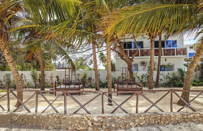 Solymar Staffed Beach Front Villa - Photo 23