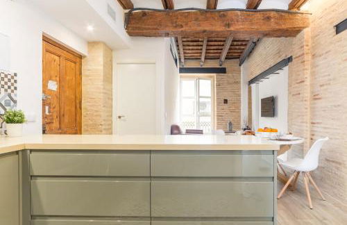 FLORIT FLATS - CATHEDRAL LUXURY TERRACE FLAT 2BR 2BA AC Wifi - Photo 37