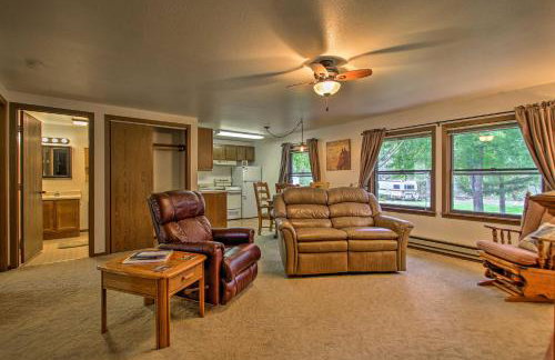Cozy Angler's Apt - Steps to Trout Fishing River! - Foto 5