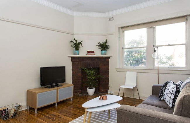 Bright Beachside Curlewis Apartment - Photo 5