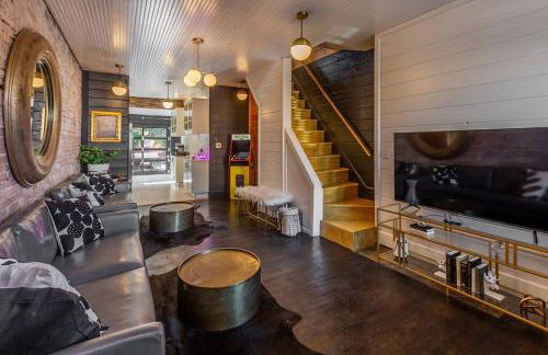 Chic Home with King Bed and Fire Pit - Foto 7