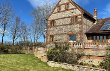 Hardy View Farm House - Photo 1