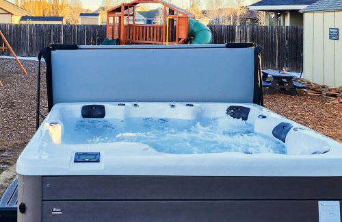 Bellemont Family Home with Hot Tub and Playground Set - Foto 25