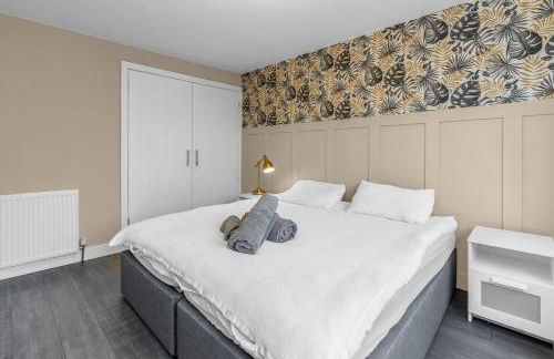 West Lothian 5 Beds + car space - Photo 24