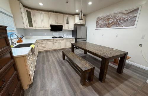 Cozy 2-Bedroom Retreat Home in East Los Angeles - Foto 1