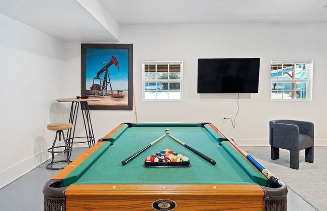 Spacious Lakefront View With Hot Tub and Pool NH - Photo 4