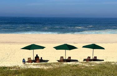 Pé na areia, vista incrível, casa aconchegante, ampla e de um astral - Foto 2