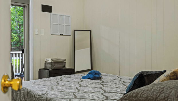 Frolic on Fern by Avantstay Enclosed Deck w/ Forest Views, Bar - Foto 3, Habitación