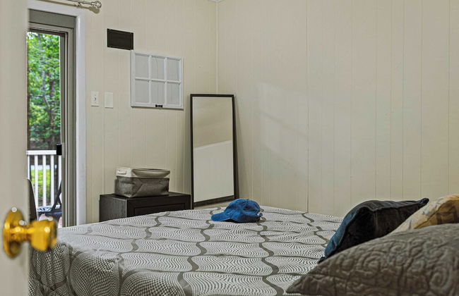 Frolic on Fern by Avantstay Enclosed Deck w/ Forest Views, Bar - Photo 14