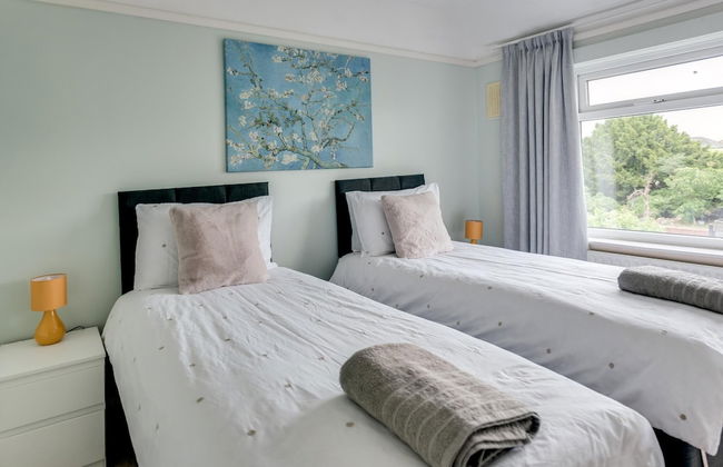 Cheerfull 3-bedroom Home With Parking Garden - Foto 21