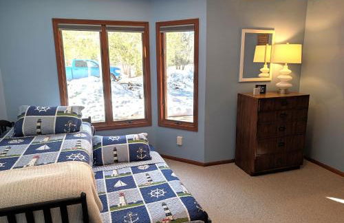 NEW! The Lighthouse - Cute, Large, and Lakefront! - Foto 31