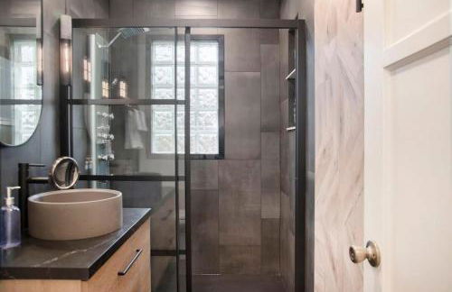 Adorable 2BR Hot Tub Close to Attractions - Foto 34