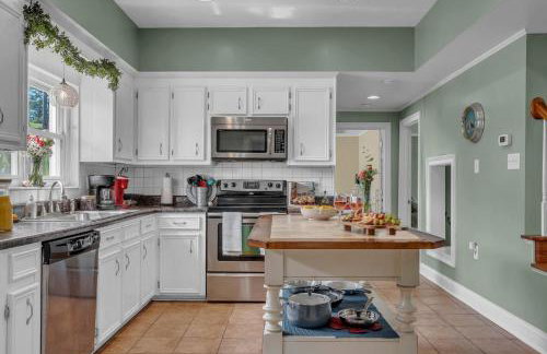 Lakefront Getaway with Dock Pool Sunset Games - Foto 14