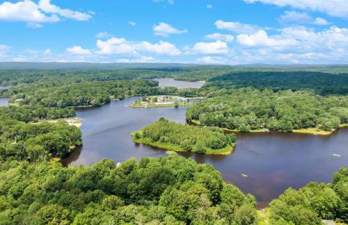 Pocono Lake Escape, includes Golf Cart, Firepit - Foto 71