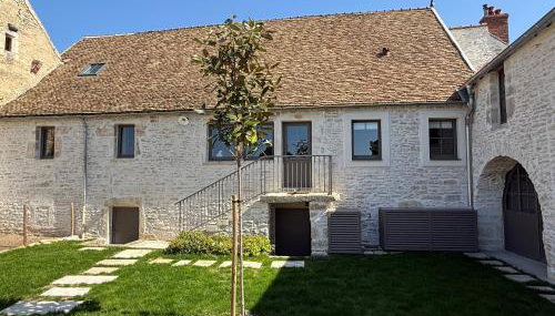 Au 8 à Meursault, Magnifique maison Bourguignonne au pied des vignes, jardin, places de parking privée - Photo 2, Garden, sunbed, Garden view