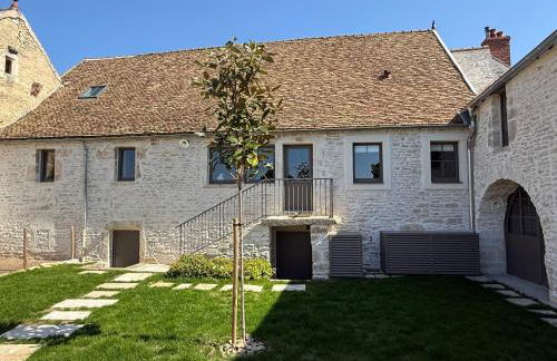 Au 8 à Meursault, Magnifique maison Bourguignonne au pied des vignes, jardin, places de parking privée - Foto 1
