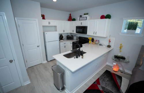 Pet Friendly Modern Zen Studio Retreat W/ Hot Tub! Home by RedAwning - Foto 18