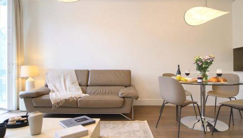 Two Bedroom Luxury Apartment - Balcony with View of Notre Dame - Foto 2