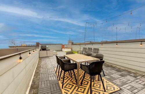 Modern Luxe Townhome with Rooftop Cinema - Foto 26