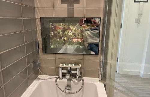 Central Leigh, on the Broadway, private gated parking, balcony - Foto 19