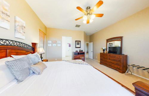 Snowbird-friendly home with fast WiFi, central AC, and private pool - Foto 13