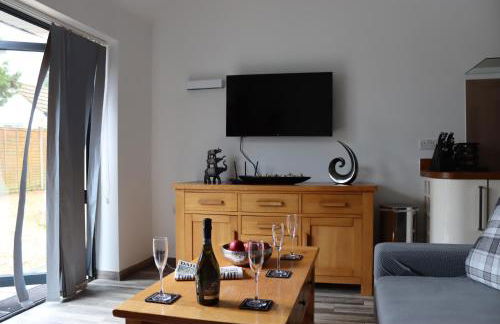 Luxury Pamper Home Hot Tub & Sauna Ladies Retreat - Photo 44