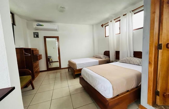 Del mar del Galapagos - Photo 2