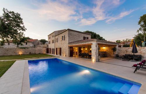 Istria Time - Villa Nyma - Heated Pool - Foto 1