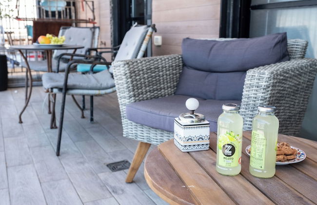 Stylish 1BR Beach-Front Apt w Sea View - Foto 13