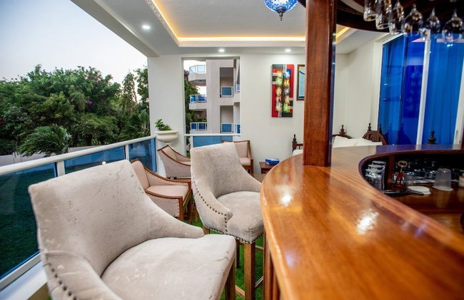 Lux Suites Hayana Palm Apartments - Photo 40