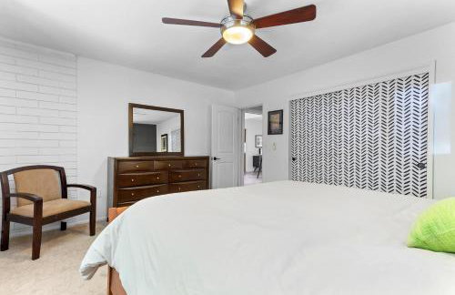 Relaxing River Retreat Near Moms Beach with Patio - Foto 17