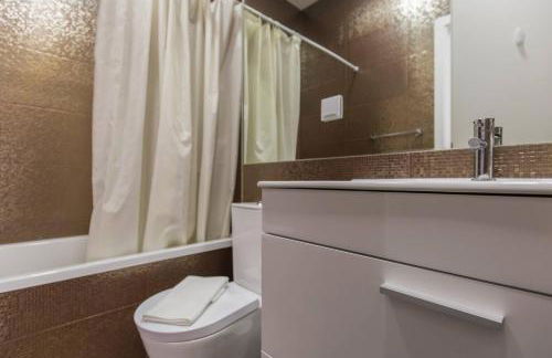 Central Lisbon Flat by Pink St - Photo 47