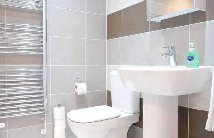 Spacious 4 Bedroom Home with Garden in Bedford - Foto 50