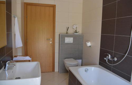 Villa Antea - modern house with pool - Foto 26