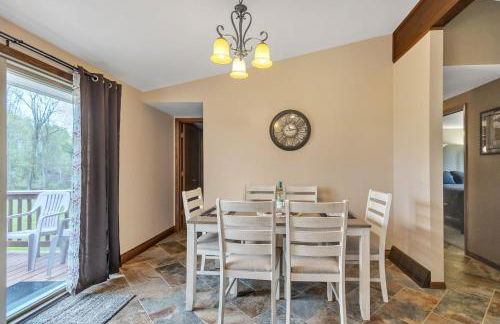 Serene Riverside Retreat home - Foto 25