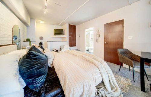 Waterfront Cleveland Apt about 1 Mi to Downtown - Foto 13