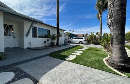 Modern 4 King Beds, Beautiful Large Backyard, Golf, WFH, Long Stays, WI-FI, FWY, 25 mins to Beach - Photo 2