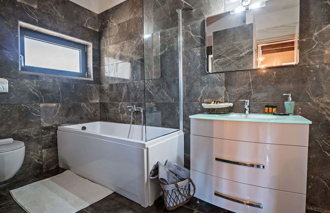 Luxury Villa Near Sea and City, Ping Pong, Childrens Area and BBQ - Foto 9